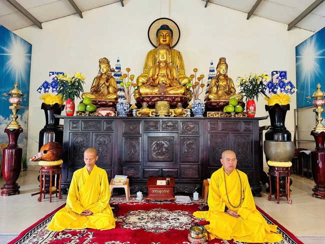 CHÙA ĐỐNG CAO - THANH HOÁ: KHAI KHOÁ TU NIỆM PHẬT MỘT NGÀY ĐẦU NĂM BÍNH NGỌ.