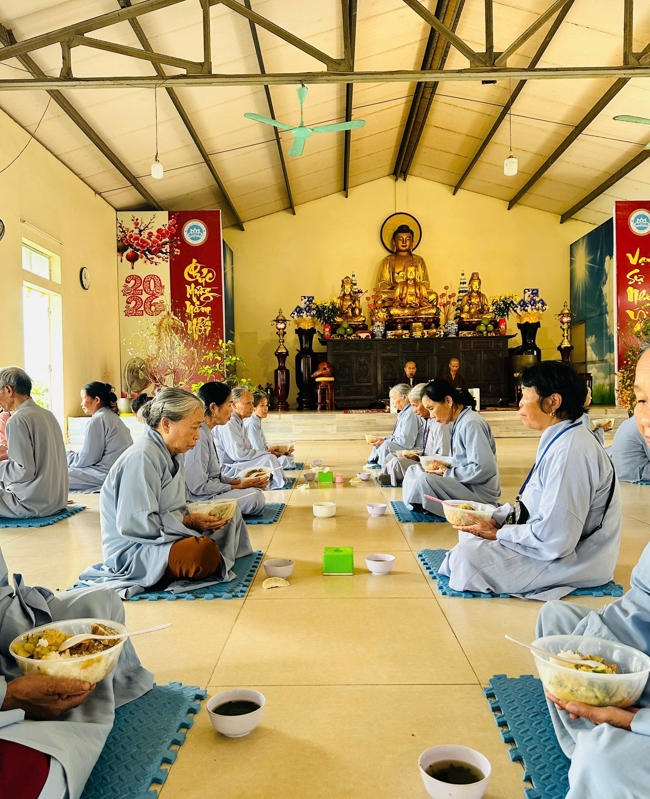 CHÙA ĐỐNG CAO - THANH HOÁ: KHAI KHOÁ TU NIỆM PHẬT MỘT NGÀY ĐẦU NĂM BÍNH NGỌ.