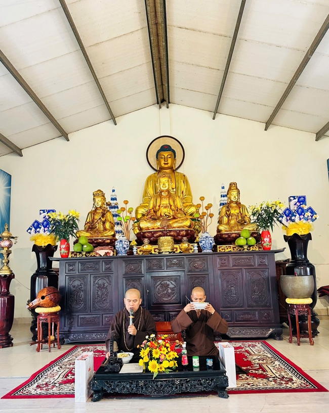 CHÙA ĐỐNG CAO - THANH HOÁ: KHAI KHOÁ TU NIỆM PHẬT MỘT NGÀY ĐẦU NĂM BÍNH NGỌ.