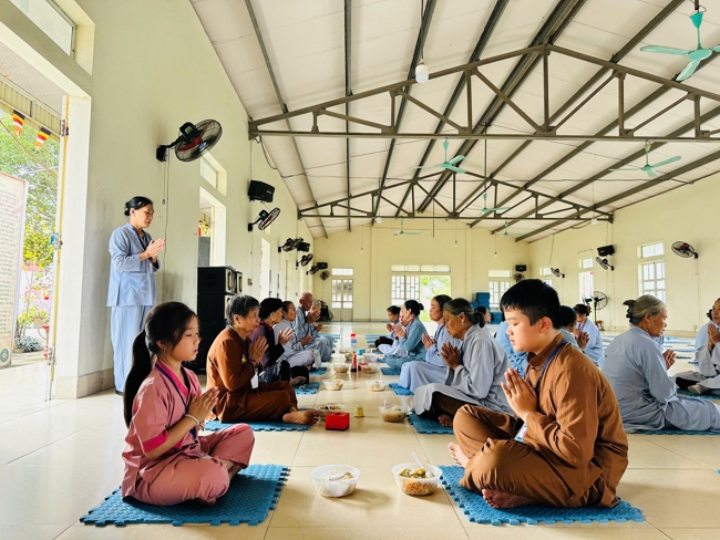 CHÙA ĐỐNG CAO - THANH HOÁ: KHAI KHOÁ TU NIỆM PHẬT MỘT NGÀY ĐẦU NĂM BÍNH NGỌ.