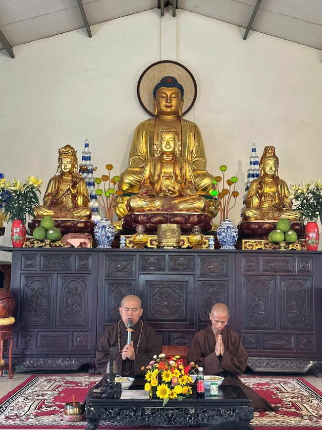 CHÙA ĐỐNG CAO - THANH HOÁ: KHAI KHOÁ TU NIỆM PHẬT MỘT NGÀY ĐẦU NĂM BÍNH NGỌ.