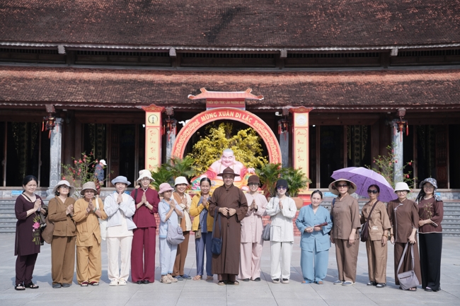 Chuyến hành hương đầu năm Bính Ngọ của Phật tử công quả nội tự chùa Hoằng Pháp