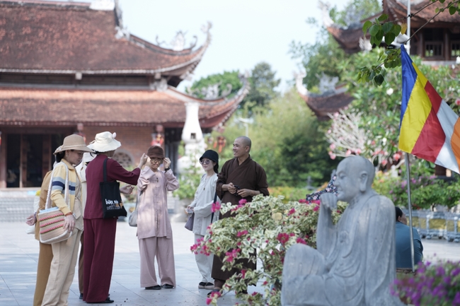 Chuyến hành hương đầu năm Bính Ngọ của Phật tử công quả nội tự chùa Hoằng Pháp