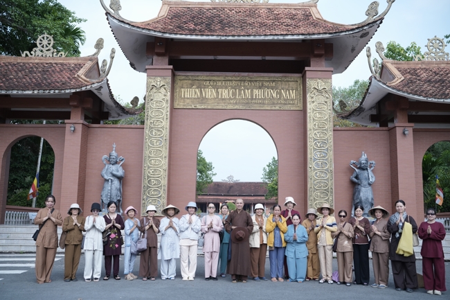 Chuyến hành hương đầu năm Bính Ngọ của Phật tử công quả nội tự chùa Hoằng Pháp