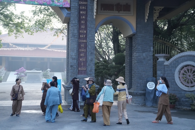 Chuyến hành hương đầu năm Bính Ngọ của Phật tử công quả nội tự chùa Hoằng Pháp