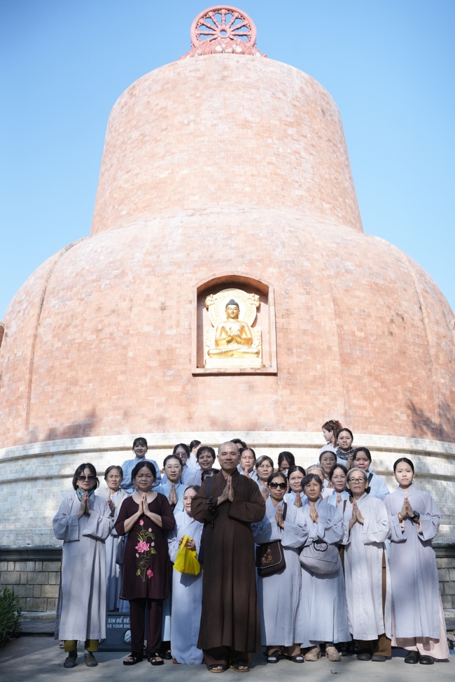 Chuyến hành hương đầu năm Bính Ngọ của Phật tử công quả nội tự chùa Hoằng Pháp