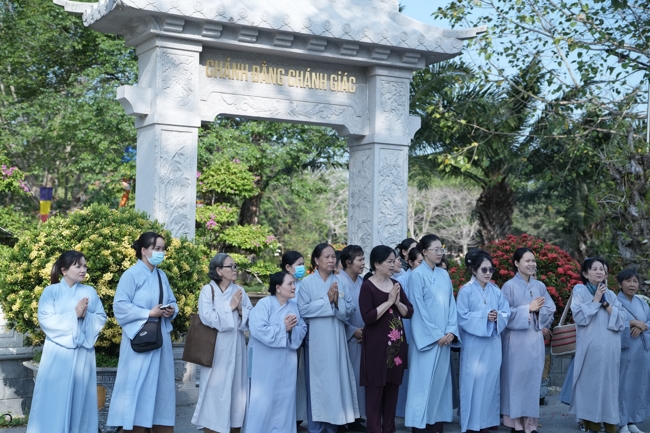 Chuyến hành hương đầu năm Bính Ngọ của Phật tử công quả nội tự chùa Hoằng Pháp