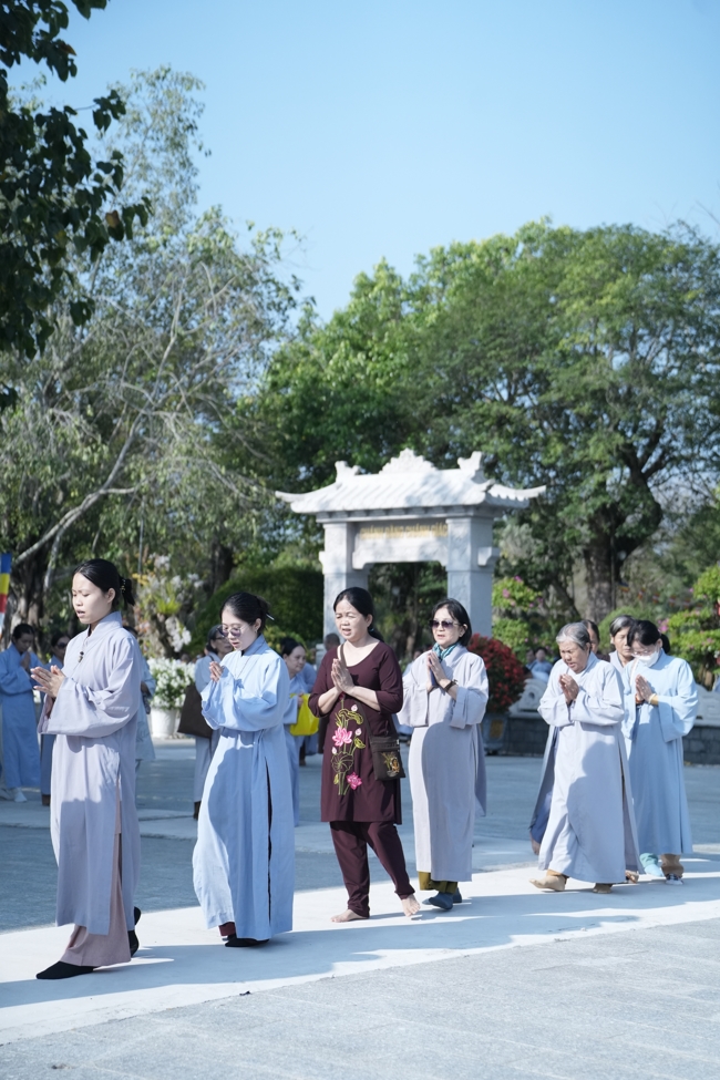 Chuyến hành hương đầu năm Bính Ngọ của Phật tử công quả nội tự chùa Hoằng Pháp