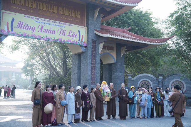 Chuyến hành hương đầu năm Bính Ngọ của Phật tử công quả nội tự chùa Hoằng Pháp