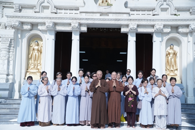 Chuyến hành hương đầu năm Bính Ngọ của Phật tử công quả nội tự chùa Hoằng Pháp
