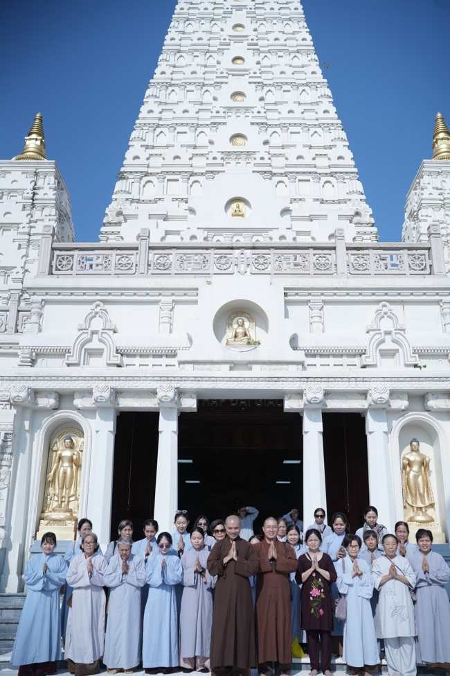 Chuyến hành hương đầu năm Bính Ngọ của Phật tử công quả nội tự chùa Hoằng Pháp