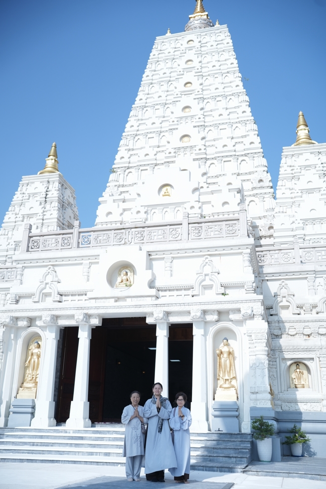 Chuyến hành hương đầu năm Bính Ngọ của Phật tử công quả nội tự chùa Hoằng Pháp