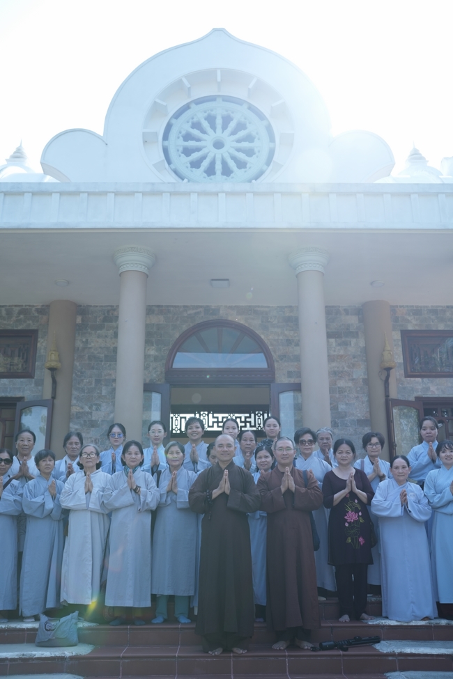 Chuyến hành hương đầu năm Bính Ngọ của Phật tử công quả nội tự chùa Hoằng Pháp