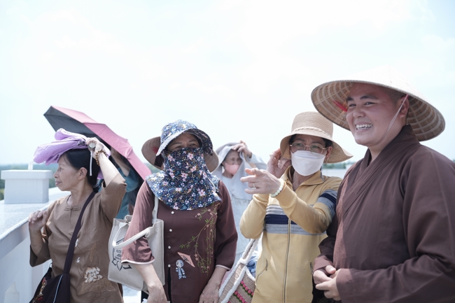 Chuyến hành hương đầu năm Bính Ngọ của Phật tử công quả nội tự chùa Hoằng Pháp