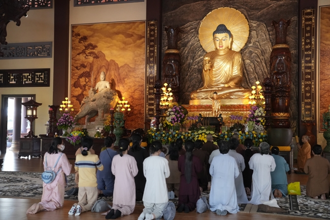 Chuyến hành hương đầu năm Bính Ngọ của Phật tử công quả nội tự chùa Hoằng Pháp