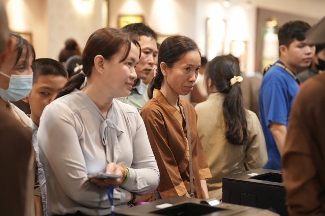 The 1st Three-Jewel Refuge ceremony in 2026 at Hoang Phap pagoda