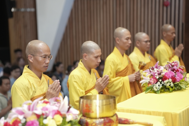 The 1st Three-Jewel Refuge ceremony in 2026 at Hoang Phap pagoda