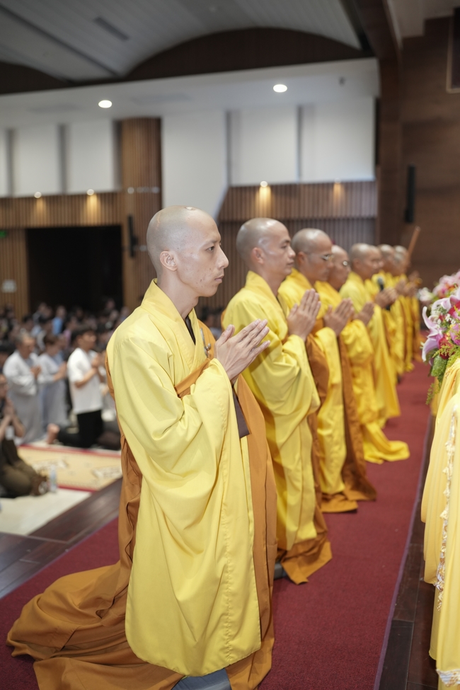The 1st Three-Jewel Refuge ceremony in 2026 at Hoang Phap pagoda