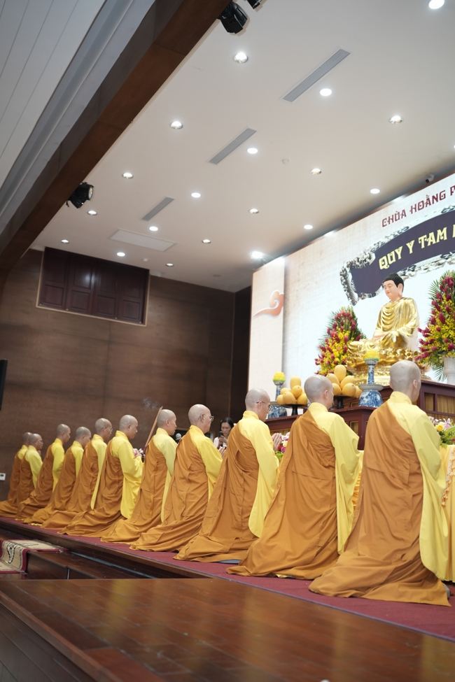 The 1st Three-Jewel Refuge ceremony in 2026 at Hoang Phap pagoda