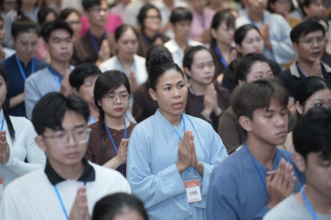 The 1st Three-Jewel Refuge ceremony in 2026 at Hoang Phap pagoda