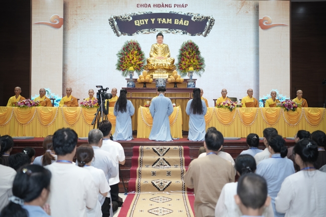 The 1st Three-Jewel Refuge ceremony in 2026 at Hoang Phap pagoda