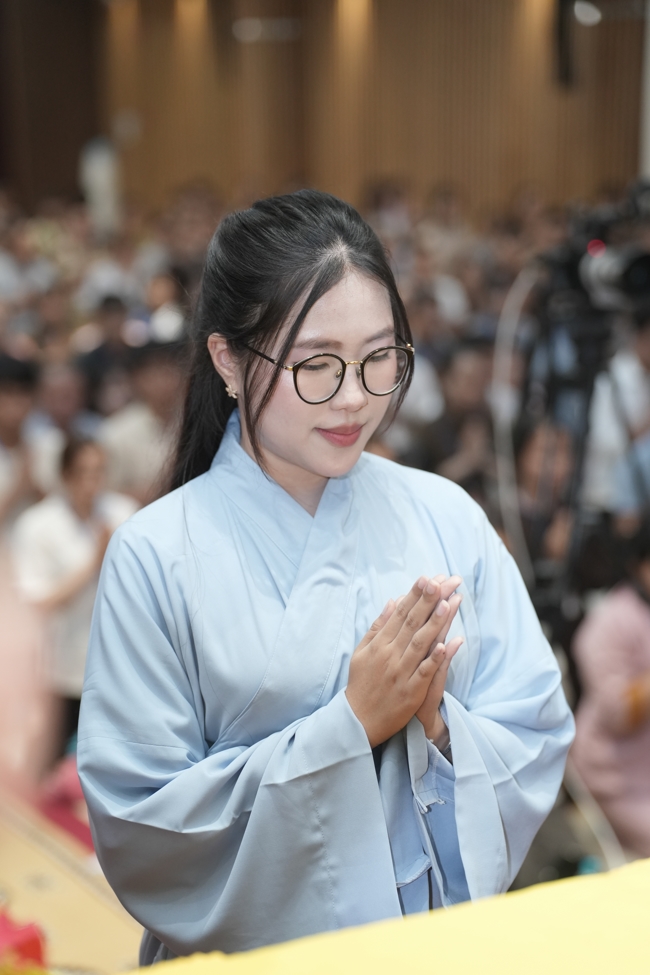 The 1st Three-Jewel Refuge ceremony in 2026 at Hoang Phap pagoda