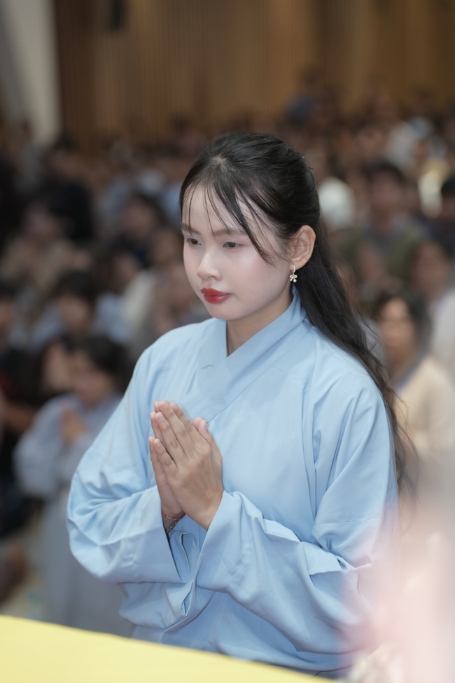The 1st Three-Jewel Refuge ceremony in 2026 at Hoang Phap pagoda