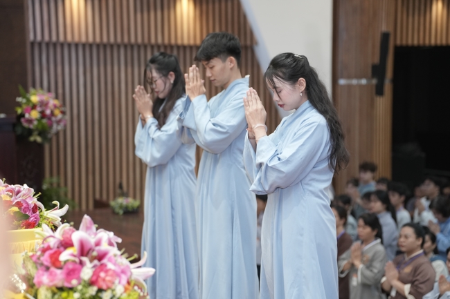 The 1st Three-Jewel Refuge ceremony in 2026 at Hoang Phap pagoda