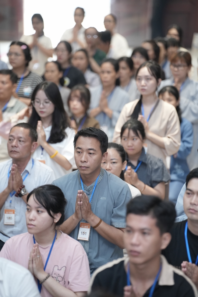 The 1st Three-Jewel Refuge ceremony in 2026 at Hoang Phap pagoda