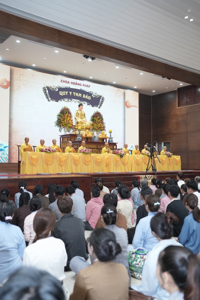 The 1st Three-Jewel Refuge ceremony in 2026 at Hoang Phap pagoda