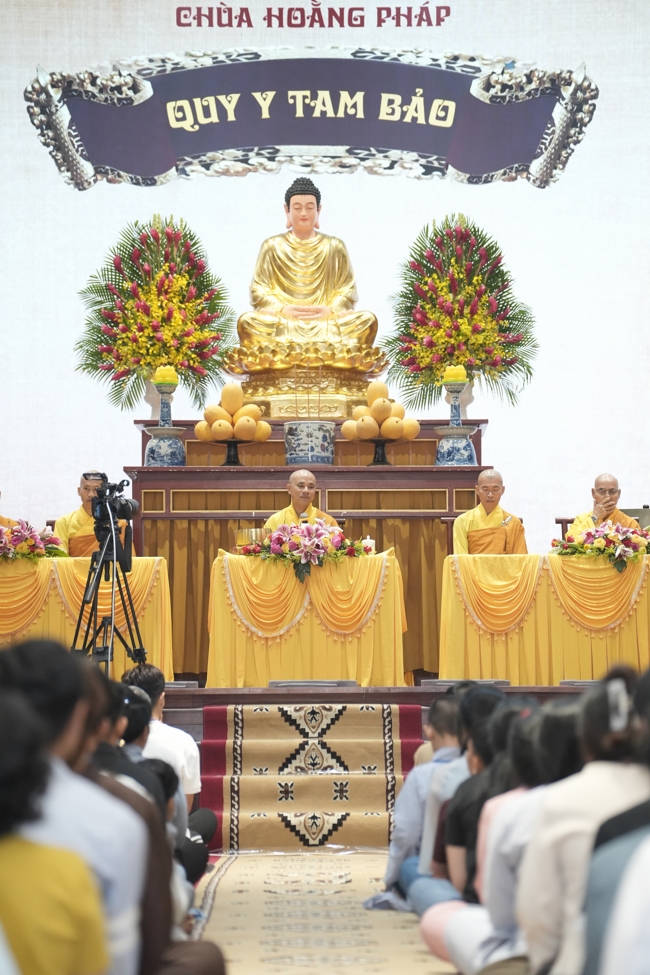 The 1st Three-Jewel Refuge ceremony in 2026 at Hoang Phap pagoda