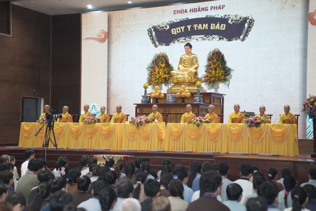 The 1st Three-Jewel Refuge ceremony in 2026 at Hoang Phap pagoda