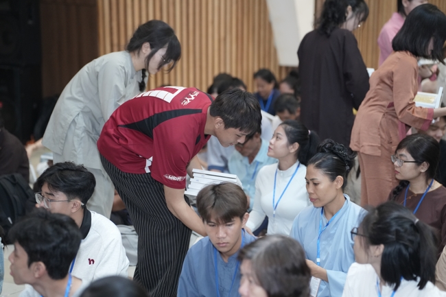The 1st Three-Jewel Refuge ceremony in 2026 at Hoang Phap pagoda