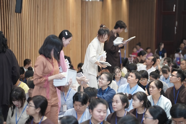 The 1st Three-Jewel Refuge ceremony in 2026 at Hoang Phap pagoda