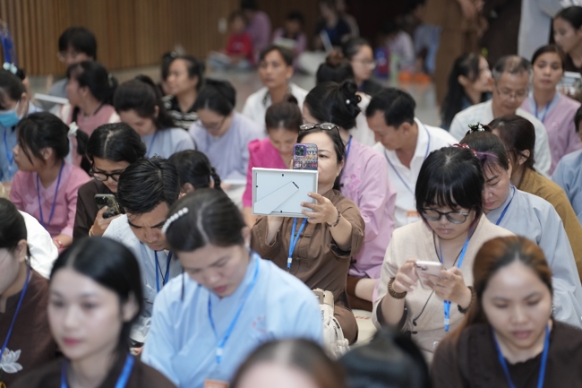 The 1st Three-Jewel Refuge ceremony in 2026 at Hoang Phap pagoda