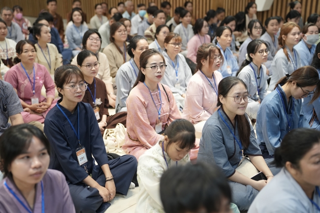 The 1st Three-Jewel Refuge ceremony in 2026 at Hoang Phap pagoda