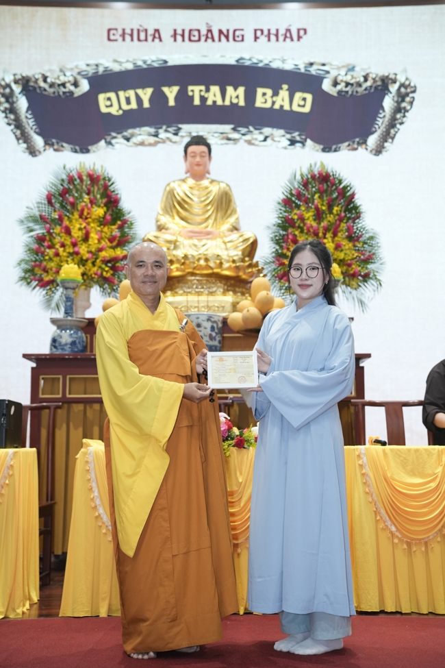 The 1st Three-Jewel Refuge ceremony in 2026 at Hoang Phap pagoda