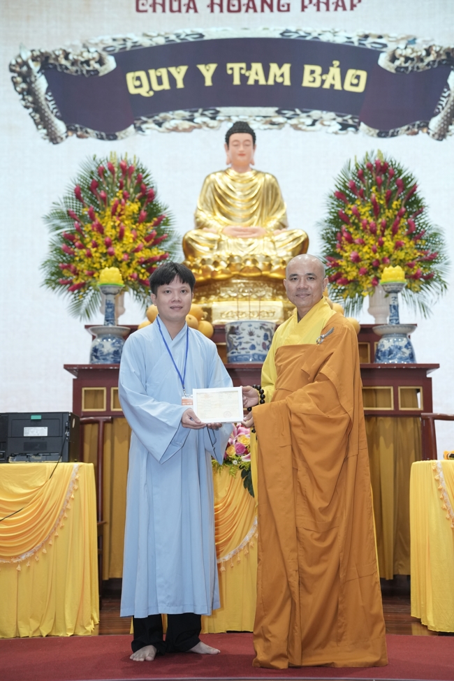 The 1st Three-Jewel Refuge ceremony in 2026 at Hoang Phap pagoda