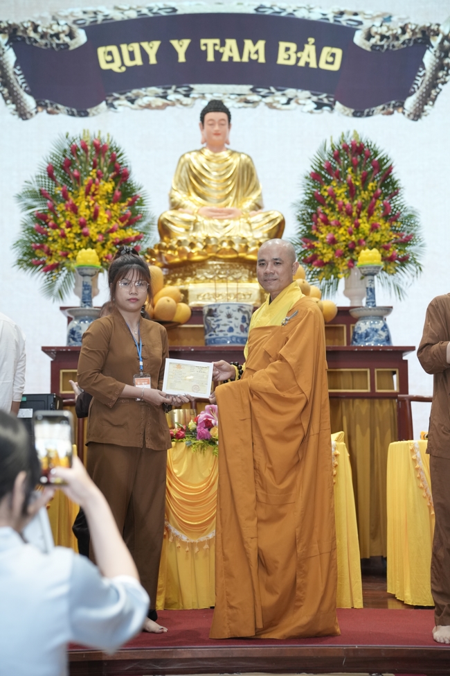The 1st Three-Jewel Refuge ceremony in 2026 at Hoang Phap pagoda