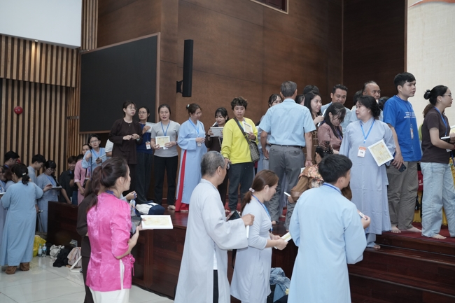 The 1st Three-Jewel Refuge ceremony in 2026 at Hoang Phap pagoda