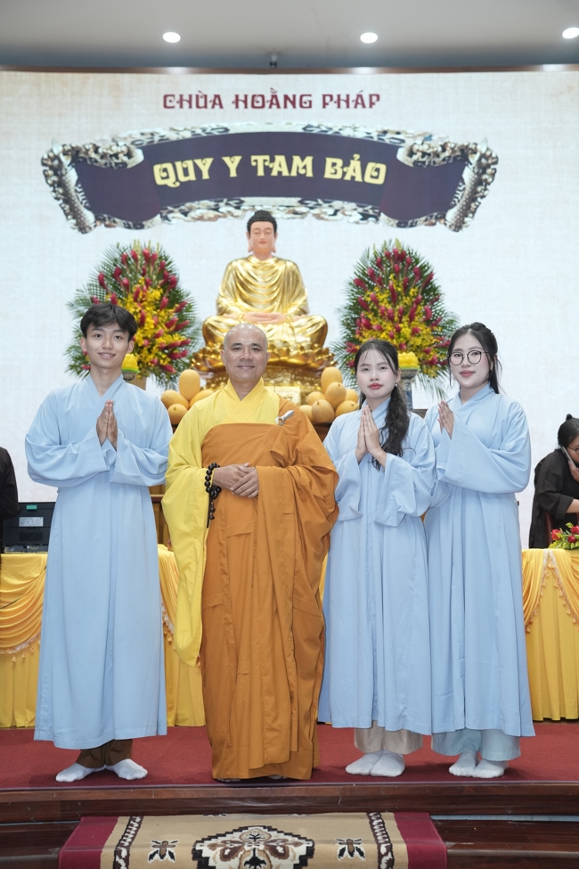 The 1st Three-Jewel Refuge ceremony in 2026 at Hoang Phap pagoda