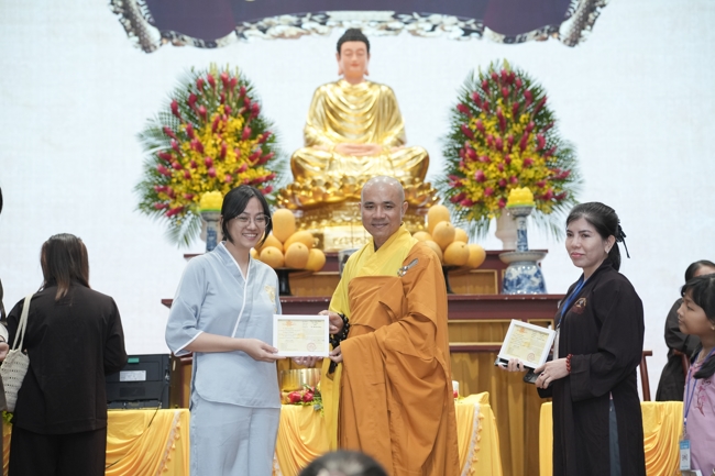 The 1st Three-Jewel Refuge ceremony in 2026 at Hoang Phap pagoda