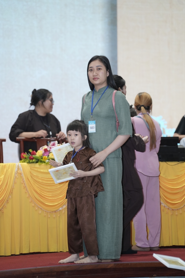 The 1st Three-Jewel Refuge ceremony in 2026 at Hoang Phap pagoda