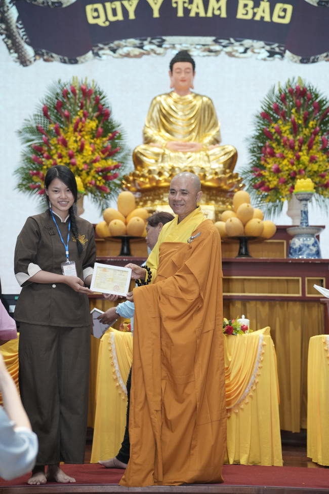 The 1st Three-Jewel Refuge ceremony in 2026 at Hoang Phap pagoda