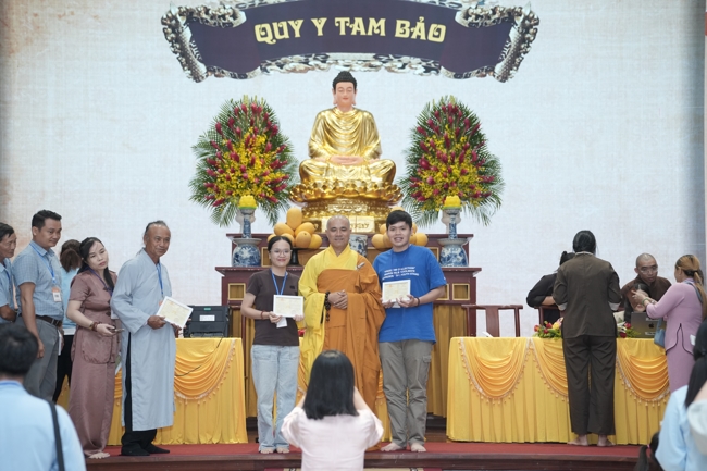 The 1st Three-Jewel Refuge ceremony in 2026 at Hoang Phap pagoda