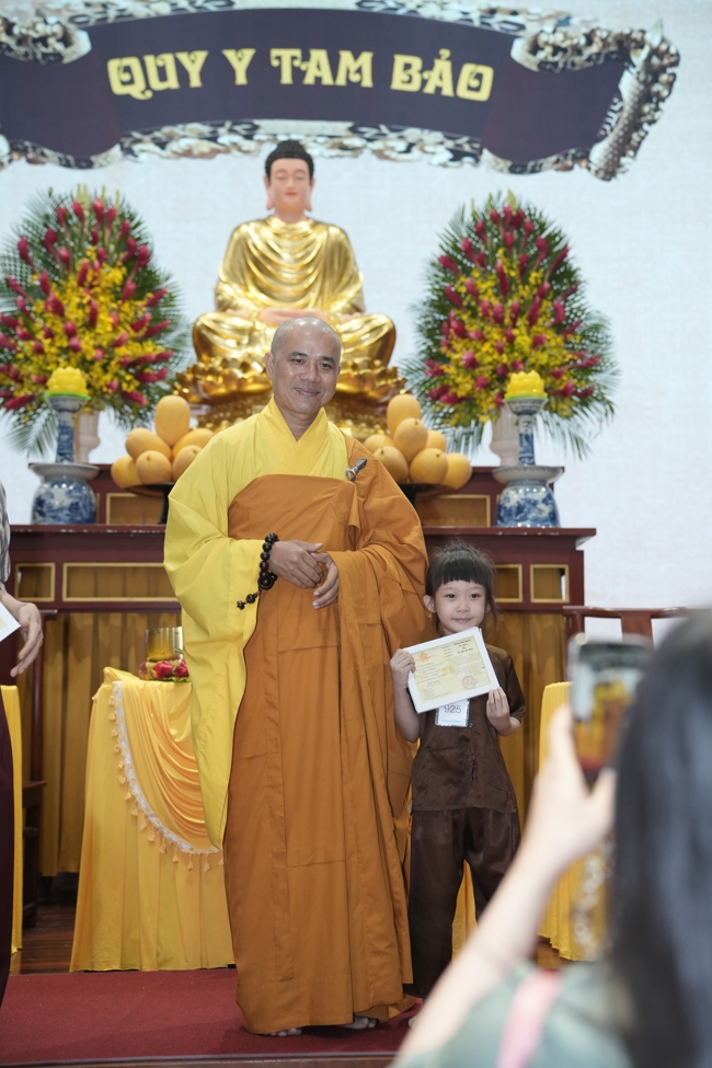 The 1st Three-Jewel Refuge ceremony in 2026 at Hoang Phap pagoda