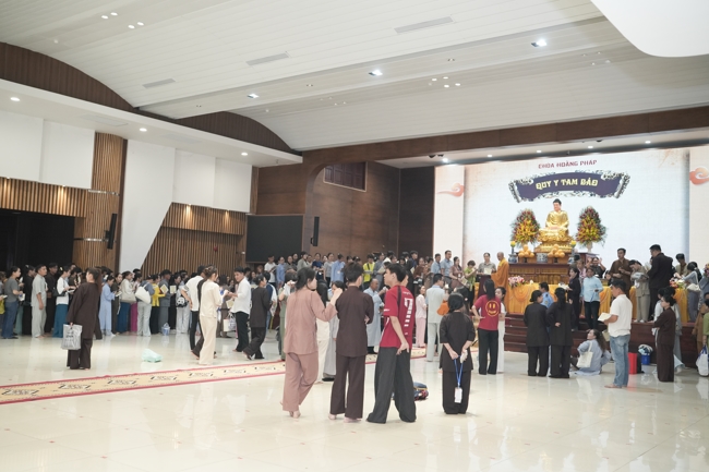 The 1st Three-Jewel Refuge ceremony in 2026 at Hoang Phap pagoda