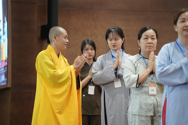 The 1st Three-Jewel Refuge ceremony in 2026 at Hoang Phap pagoda