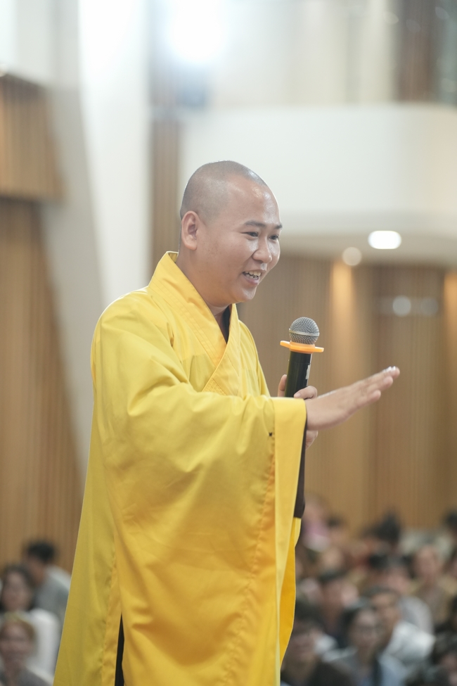 The 1st Three-Jewel Refuge ceremony in 2026 at Hoang Phap pagoda
