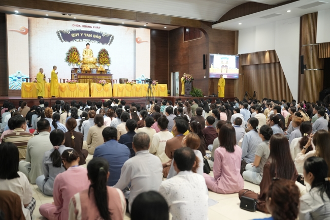 The 1st Three-Jewel Refuge ceremony in 2026 at Hoang Phap pagoda
